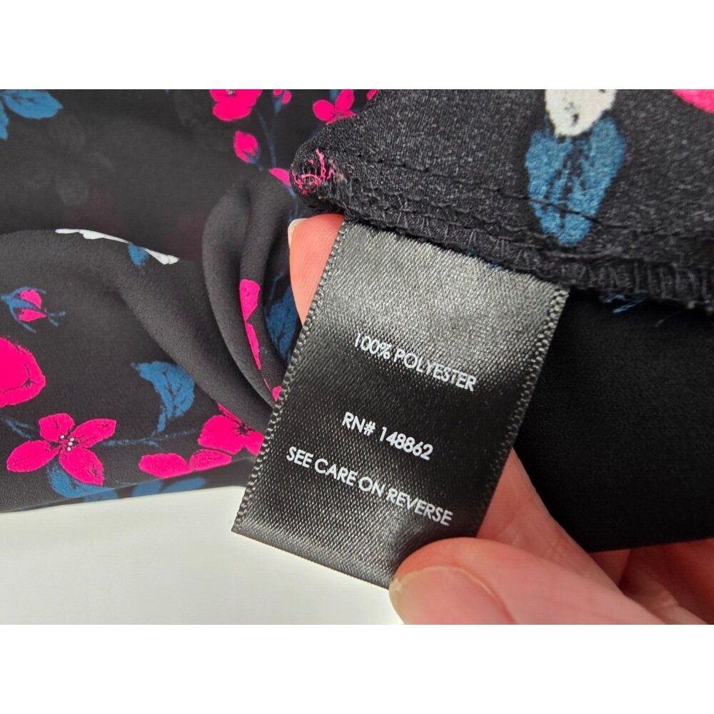 Torrid Size 2 Womens Top Black Floral Button Up Roll Tab Sleeve Blouse - Picture 5 of 5